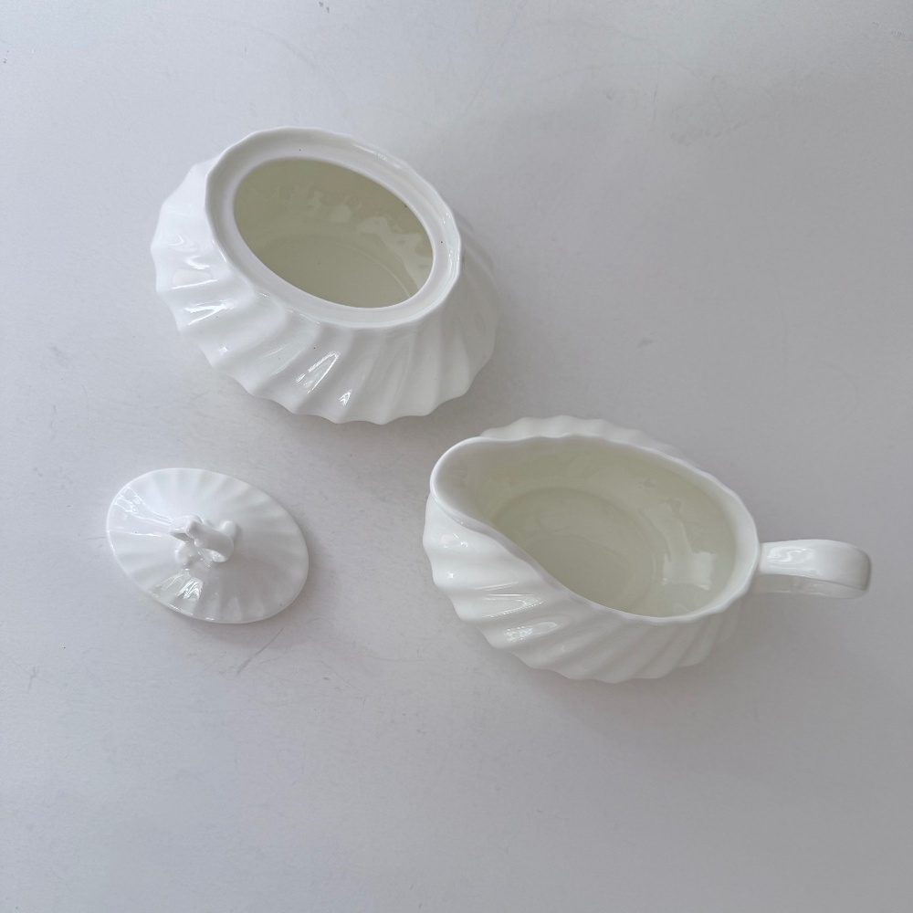 ROYAL DOULTON "CASCADE" PATTERN CREAMER AND COVERED SUGAR - Picture 2 of 4